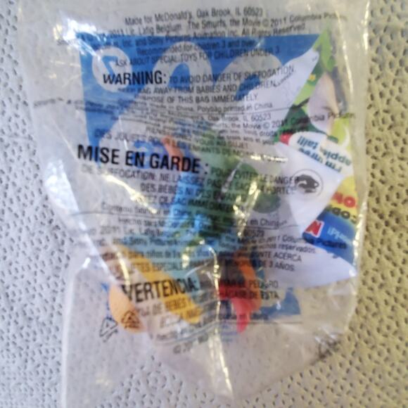 2011 McDonalds The Smurfs Farmer 7 New in Package - Picture 2 of 2
